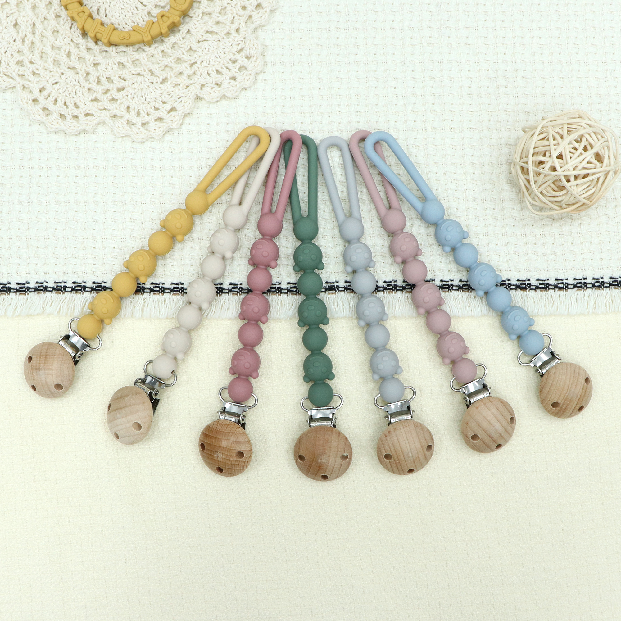 Silicone Pacifier Clips with O - Baby Products Essentials incelemesi ve fiyatı